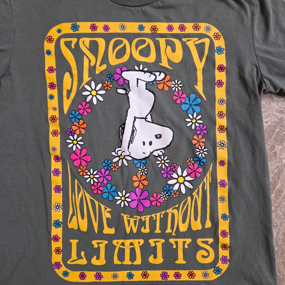 Peanuts Snoopy Love Without Limits Graphic T Shirt Green Women's Size M Hippie